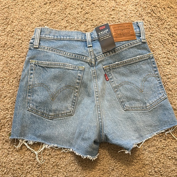 Levi’s Ribcage Shorts Super High Rise - Picture 4 of 4